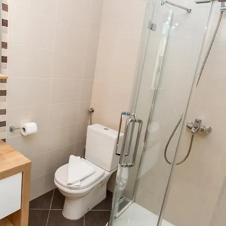 In With Balcony, Air Conditioning, Wifi, Washing Machine *