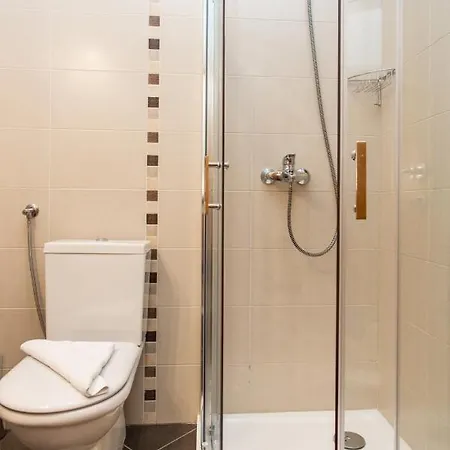 In With Balcony, Air Conditioning, Wifi, Washing Machine Guest house *