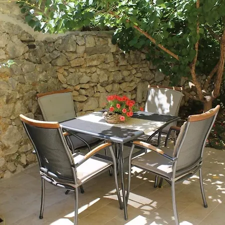 In With Balcony, Air Conditioning, Wifi, Washing Machine