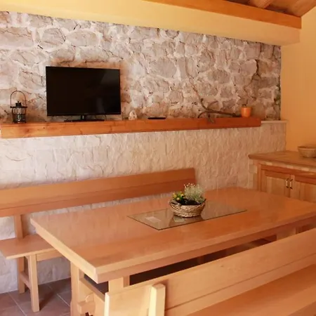 In With Balcony, Air Conditioning, Wifi, Washing Machine Guest house *