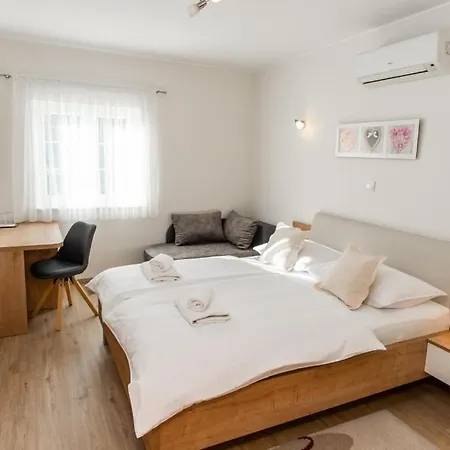 In With Balcony, Air Conditioning, Wifi, Washing Machine * Skradin